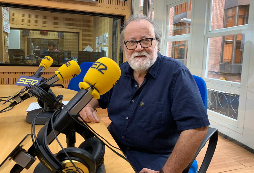 Miguel Ángel Esteve, profesor de Ecología de la UMU, en los estudios de Radio Murcia. Miguel Ángel Esteve, profesor de Ecología de la UMU, en los estudios de Radio Murcia.