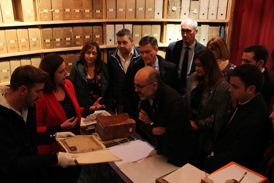 El consejero de Cultura y Turismo, Javier Ortega conoce el Archivo de los Duques de Alburquerque en su visita al Castillo de Cuéllar El consejero de Cultura y Turismo, Javier Ortega conoce el Archivo de los Duques de Alburquerque en su visita al Castillo de Cuéllar