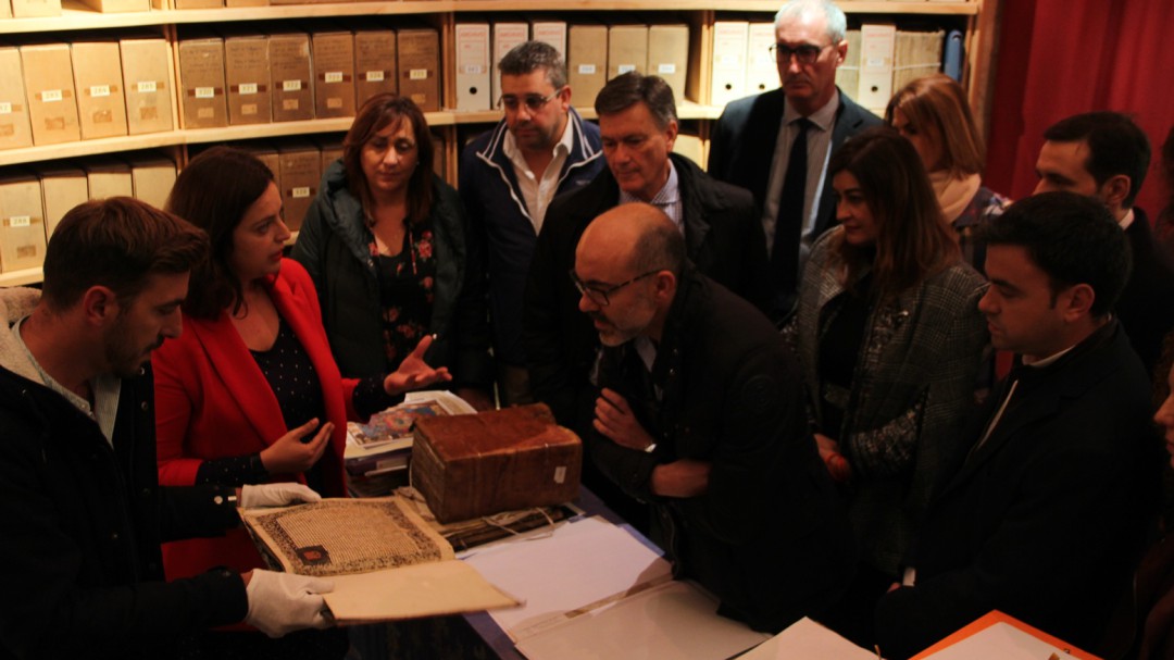 El consejero de Turismo y Cultura apuesta por la implantación del Sistema de Gestión Electrónica de Archivos en el Archivo de Cuéllar