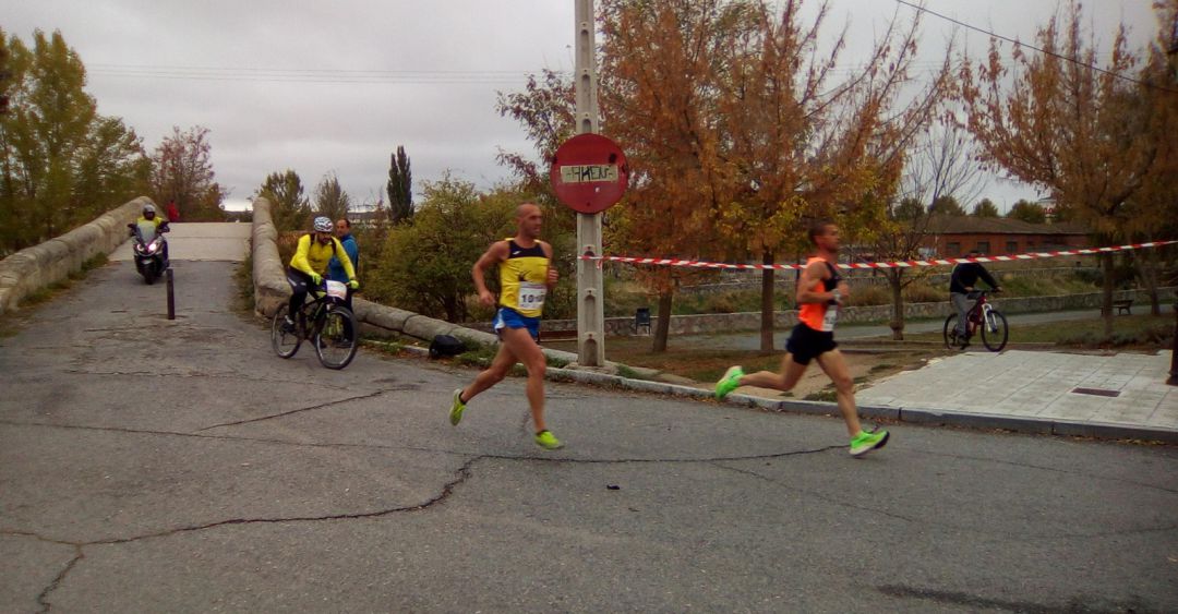 Sergio Sánchez (i) y David de la Cruz, destacados en cabeza de carrera Sergio Sánchez (i) y David de la Cruz, destacados en cabeza de carrera