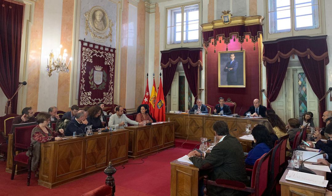 El Pleno del Ayuntamiento de Alcalá de Henares, este lunes, durante el debate sobre las nuevas ordenanzas fiscales. El Pleno del Ayuntamiento de Alcalá de Henares, este lunes, durante el debate sobre las nuevas ordenanzas fiscales.