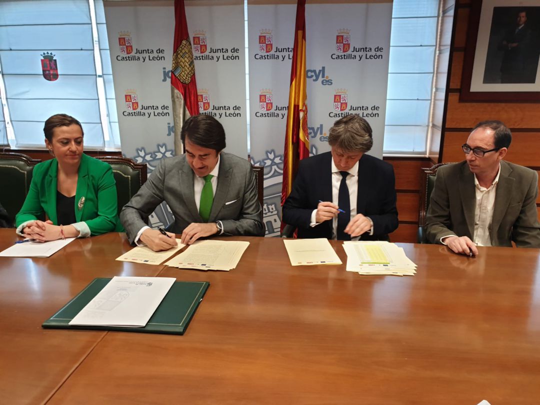 Firma del convenio de la depuradora Firma del convenio de la depuradora