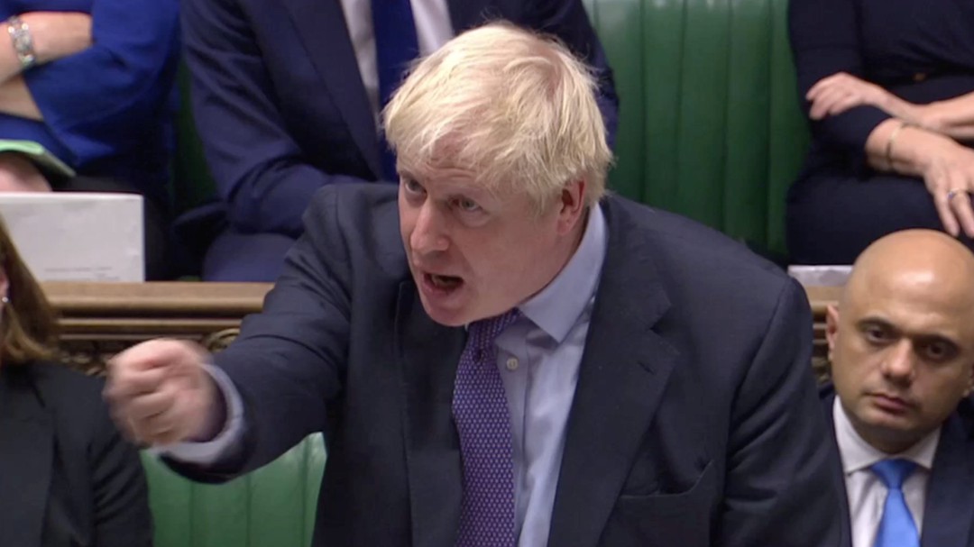 El Parlamento británico rechaza el calendario de Johnson y deja el acuerdo del brexit en el 'limbo'
