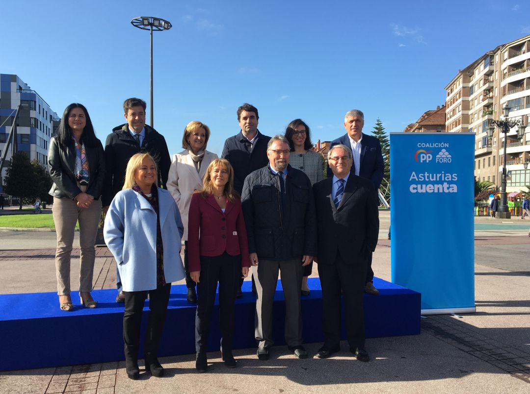Foto de familia de los candidatos de la coalición del Partido Popular y Foro Asturias al Congreso y al Senado Foto de familia de los candidatos de la coalición del Partido Popular y Foro Asturias al Congreso y al Senado