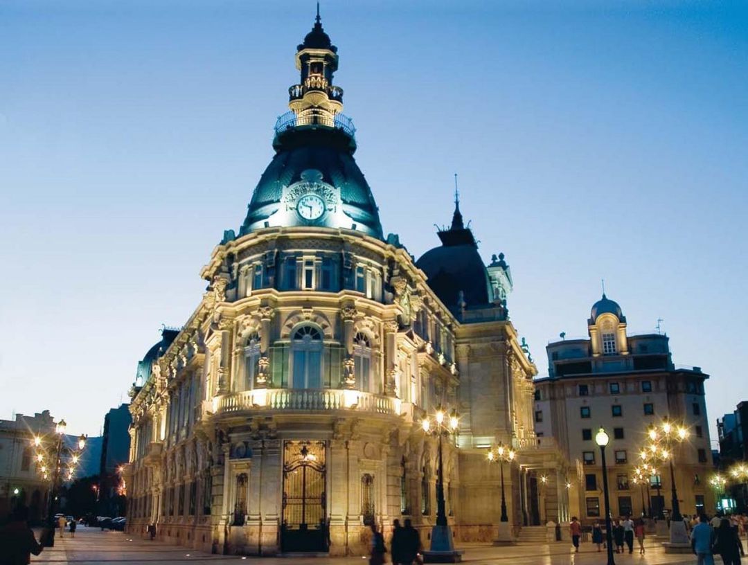 El Palacio Consistorial se ilumina por el Día Mundial contra la Polio El Palacio Consistorial se ilumina por el Día Mundial contra la Polio