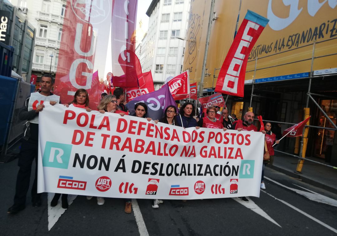 Trabajadores de R recorren A Coruña contra la deslocalización