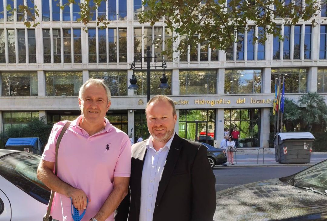 Evarist Salom y Avelino Mascarell tras la reunión en la Confederación Hidrográfica del Júcar. Evarist Salom y Avelino Mascarell tras la reunión en la Confederación Hidrográfica del Júcar.