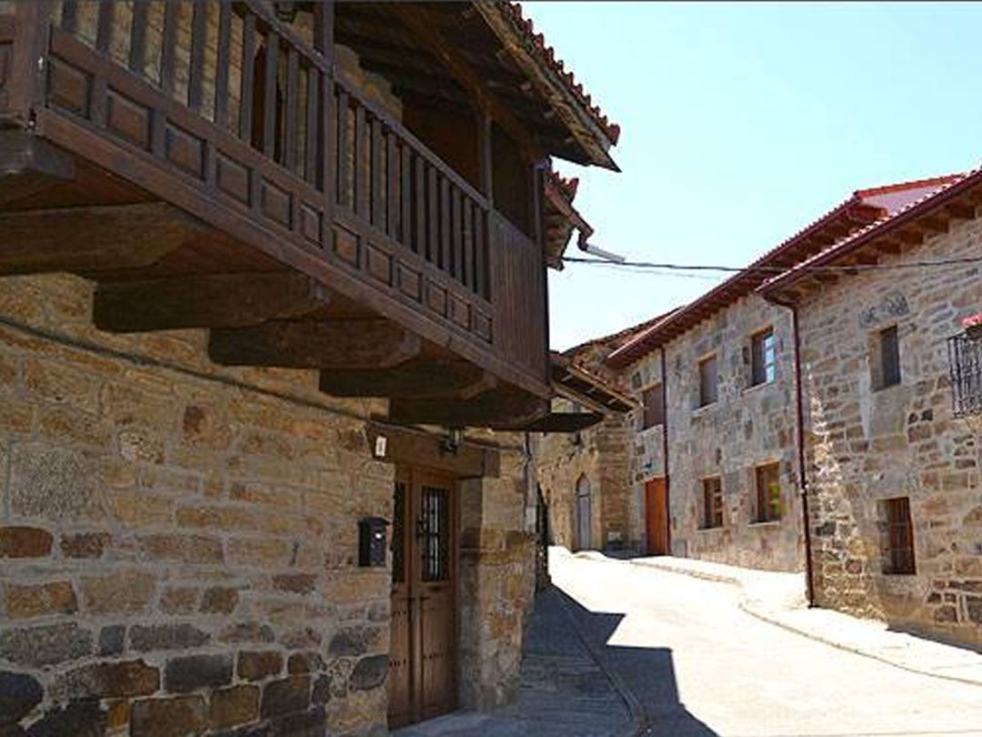 Calle del municipio de la Carballeda Calle del municipio de la Carballeda