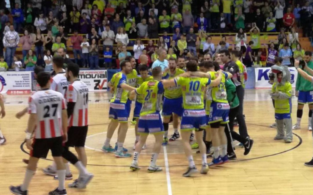 El BM Zamora tras ganar a Puerto Sagunto la pasada temporada y clasificarse para la fase de ascenso El BM Zamora tras ganar a Puerto Sagunto la pasada temporada y clasificarse para la fase de ascenso