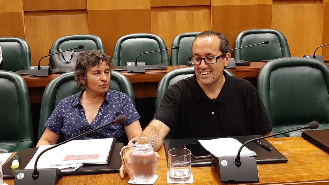 Expulsado Cubero (ZEC) por llamar "homófobo" y "racista" a Calvo (Vox)