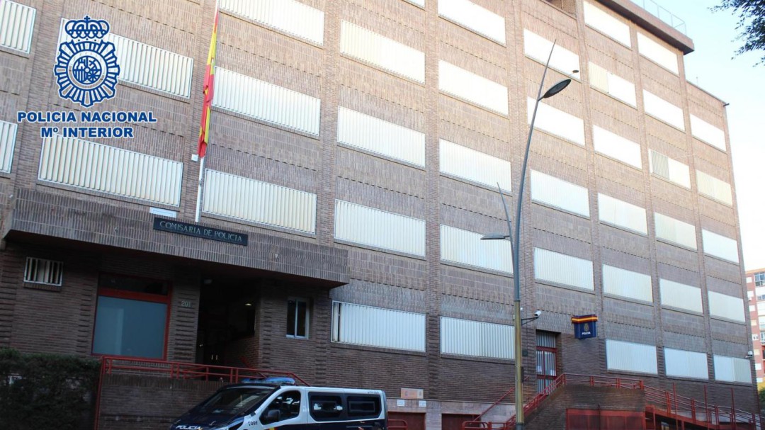 Detenido un joven de 22 años acusado de matar a su padre en la calle Alcor