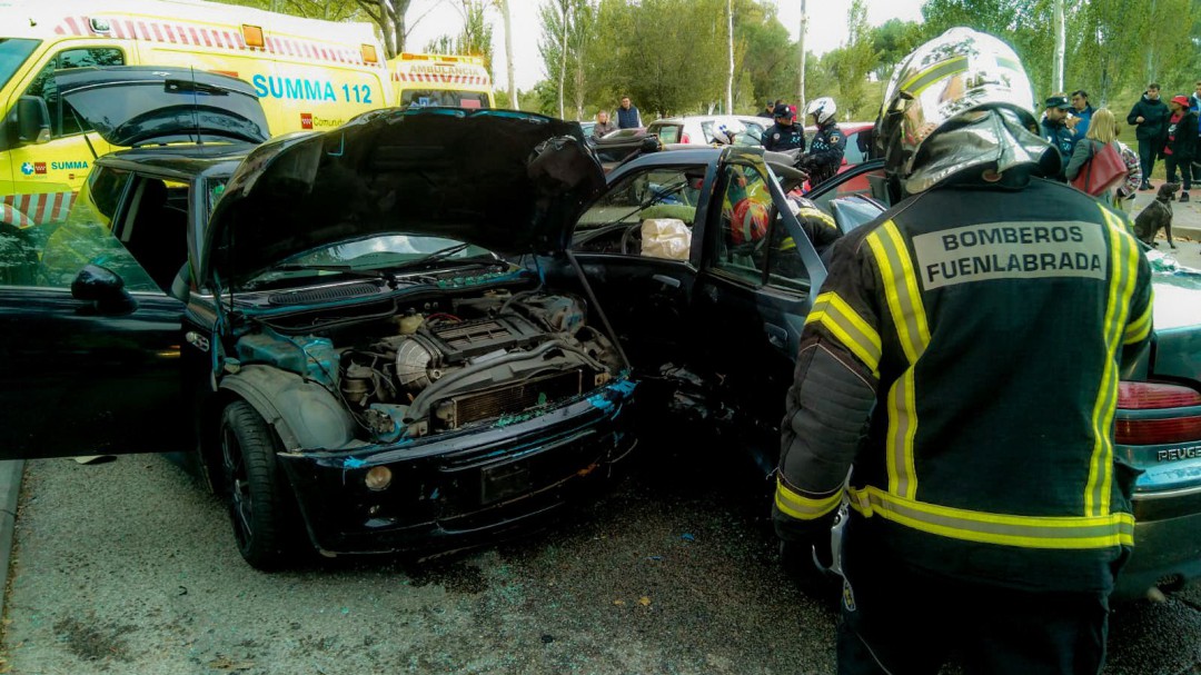 Una herida leve en un aparatoso accidente de tráfico en Fuenlabrada