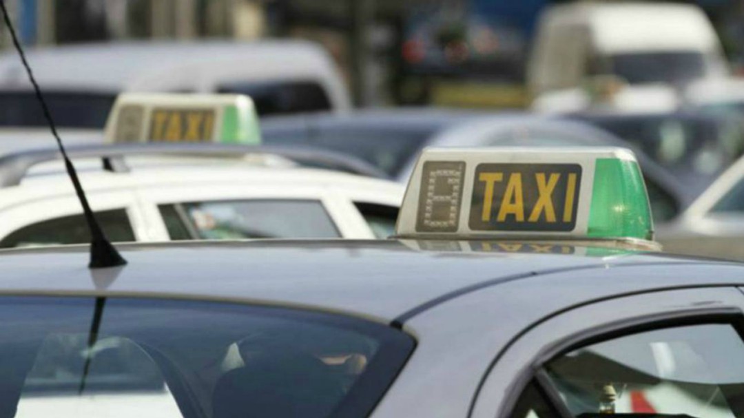 El taxi de Málaga exigirá a la Junta que regule las VTC