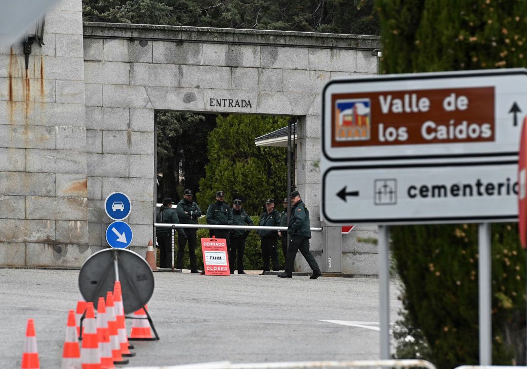 Las asociaciones de memoria histórica celebran que los restos de Franco no lleguen a Galicia