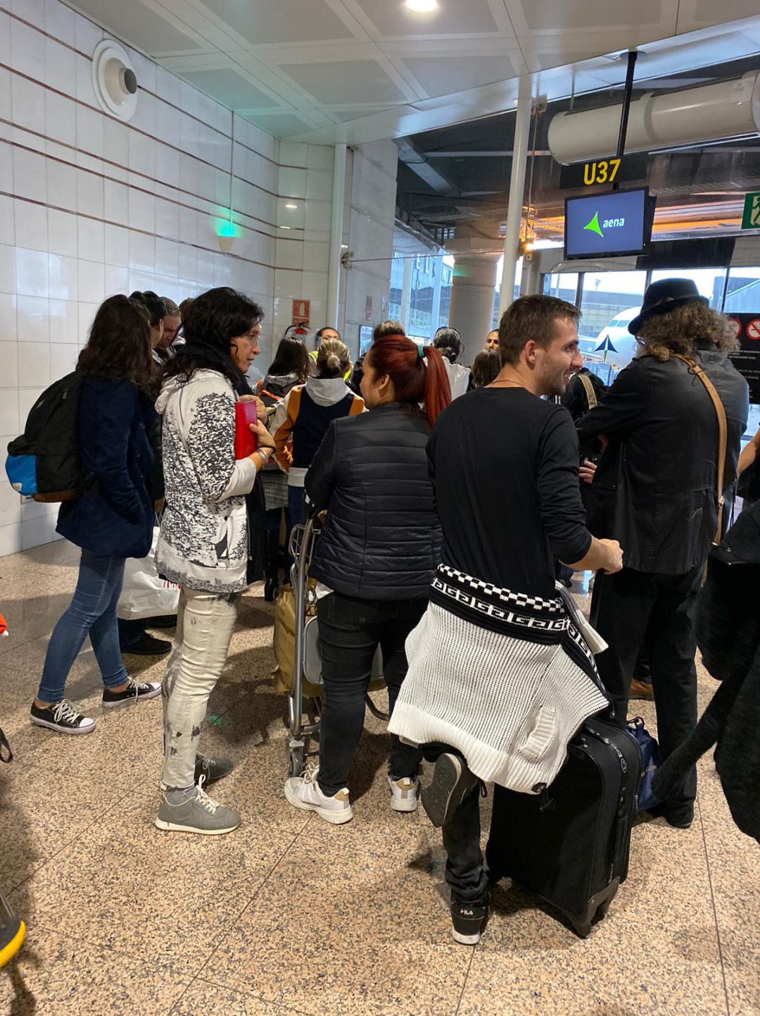 Los pasajeros afectados esperando en el Aeropuerto de Barcelona Los pasajeros afectados esperando en el Aeropuerto de Barcelona