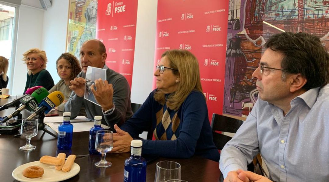 Sahuquillo muestra una foto del vehículo usado por Prieto, según sostiene, para usos personales Sahuquillo muestra una foto del vehículo usado por Prieto, según sostiene, para usos personales