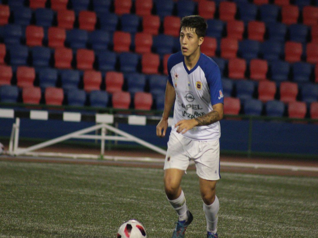 Enzo Torres en un partido amistoso de la UD Lanzarote. Enzo Torres en un partido amistoso de la UD Lanzarote.
