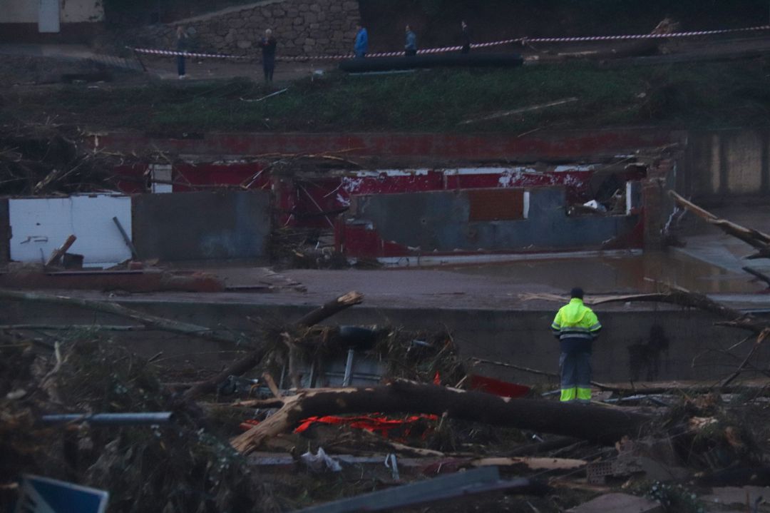 Uno de los puentes del río Francolí se ha derrumbado en l'Espluga de Francolí llevándose por delante un restaurante. Uno de los puentes del río Francolí se ha derrumbado en l'Espluga de Francolí llevándose por delante un restaurante.