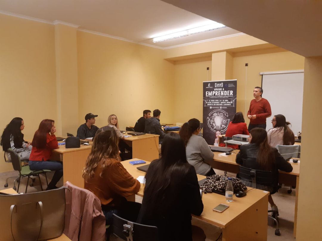 Jóvenes se forman en Iniesta con el programa "Aprende a Emprender" Jóvenes se forman en Iniesta con el programa "Aprende a Emprender"
