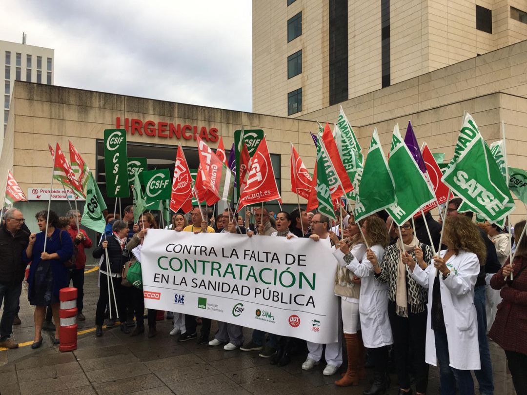 Protesta de las juntas de personal de los hospitales de Granada ante los nuevos recortes de personal Protesta de las juntas de personal de los hospitales de Granada ante los nuevos recortes de personal