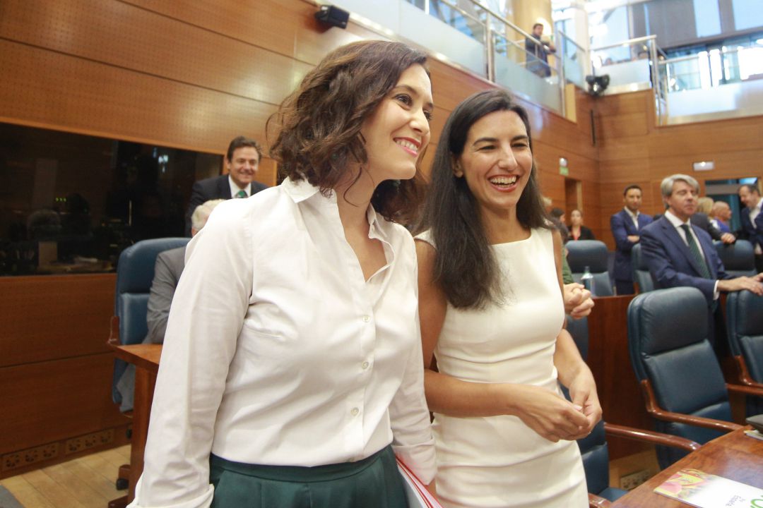 La presidenta de la Comunidad de Madrid, Isabel Díaz Ayuso y la portavoz de Vox en la Asamblea de Madrid, Rocío Monasterio La presidenta de la Comunidad de Madrid, Isabel Díaz Ayuso y la portavoz de Vox en la Asamblea de Madrid, Rocío Monasterio