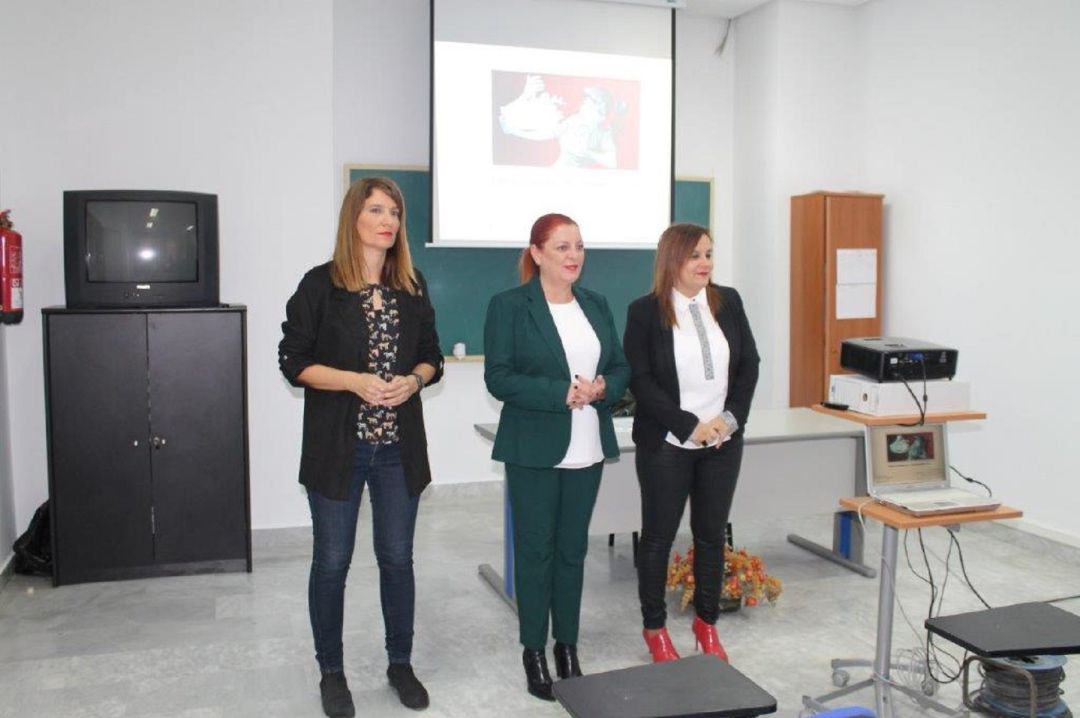 Presentación de las III Jornadas sobre Ciberviolencia en el ayuntamiento de Salobreña Presentación de las III Jornadas sobre Ciberviolencia en el ayuntamiento de Salobreña