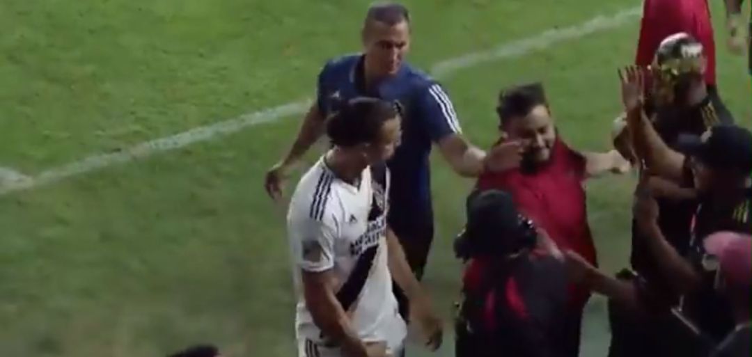 El gesto de Zlatan Ibrahimovic El gesto de Zlatan Ibrahimovic
