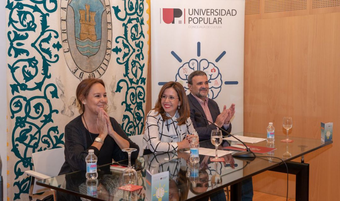 María Dueñas inaugura el curso de la Universidad Popular de Cartagena María Dueñas inaugura el curso de la Universidad Popular de Cartagena