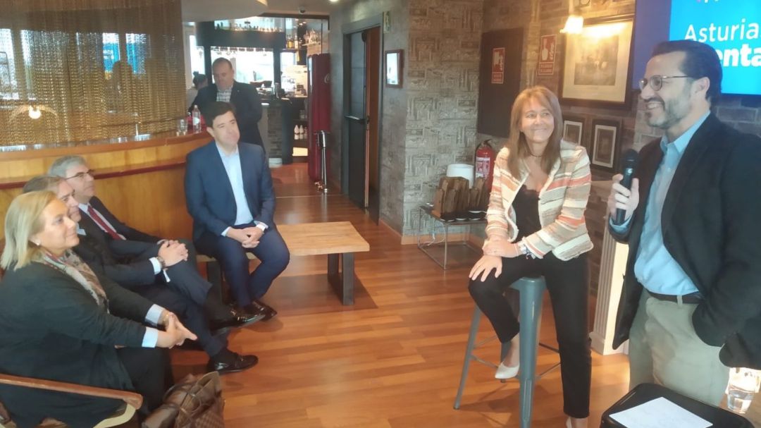 Javier Fernández-Lasquetty junto a Paloma Gázquez y Mercedes Fernández, candidatas al Congrespo y Senado respectivamente Javier Fernández-Lasquetty junto a Paloma Gázquez y Mercedes Fernández, candidatas al Congrespo y Senado respectivamente