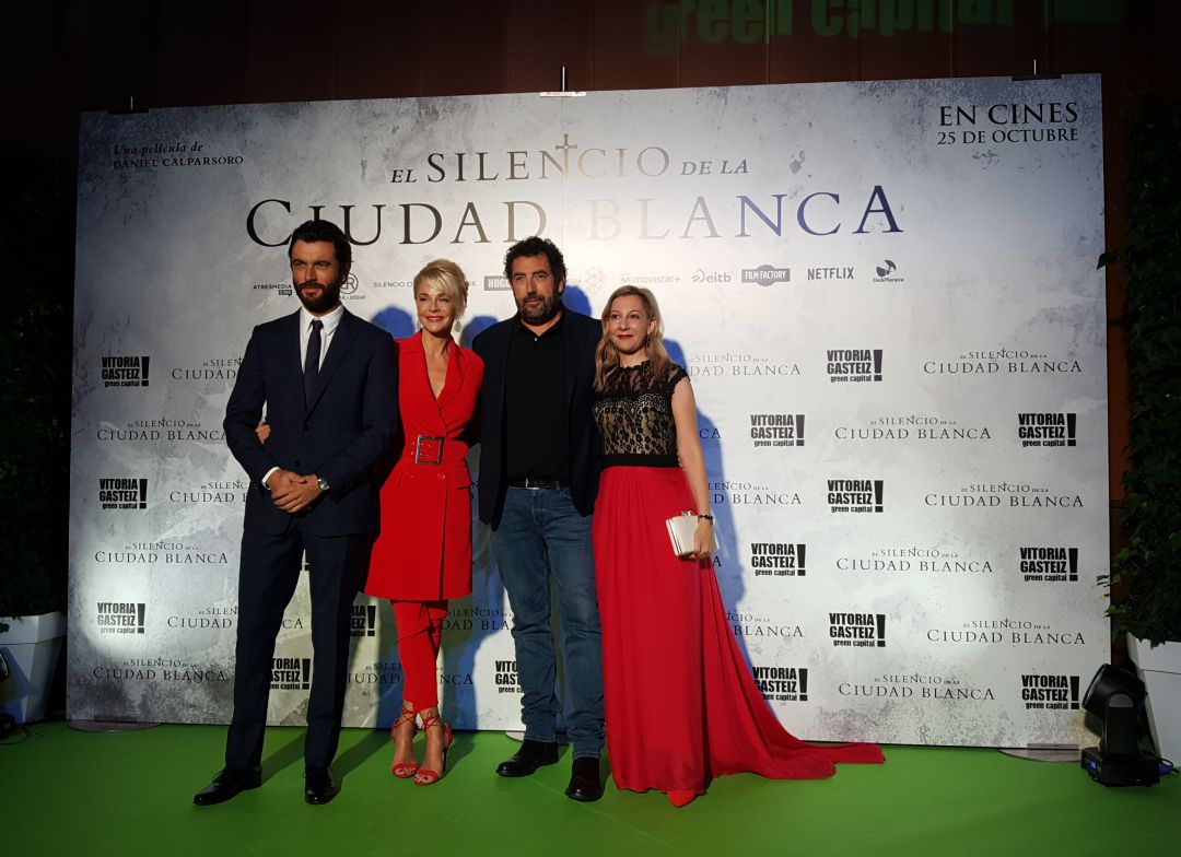 Javier Rey, Belén Rueda, Daniel Calparsoro y Eva García Saenz de Urturi posan en el photocall Javier Rey, Belén Rueda, Daniel Calparsoro y Eva García Saenz de Urturi posan en el photocall