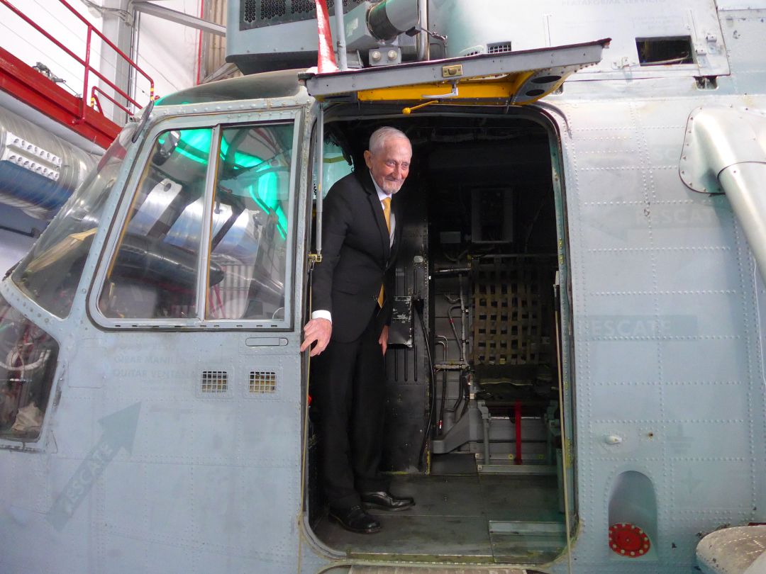 Eduardo Ruiz Mañogil en un helicóptero de la Armada durante un reciente acto en la base de Rota Eduardo Ruiz Mañogil en un helicóptero de la Armada durante un reciente acto en la base de Rota