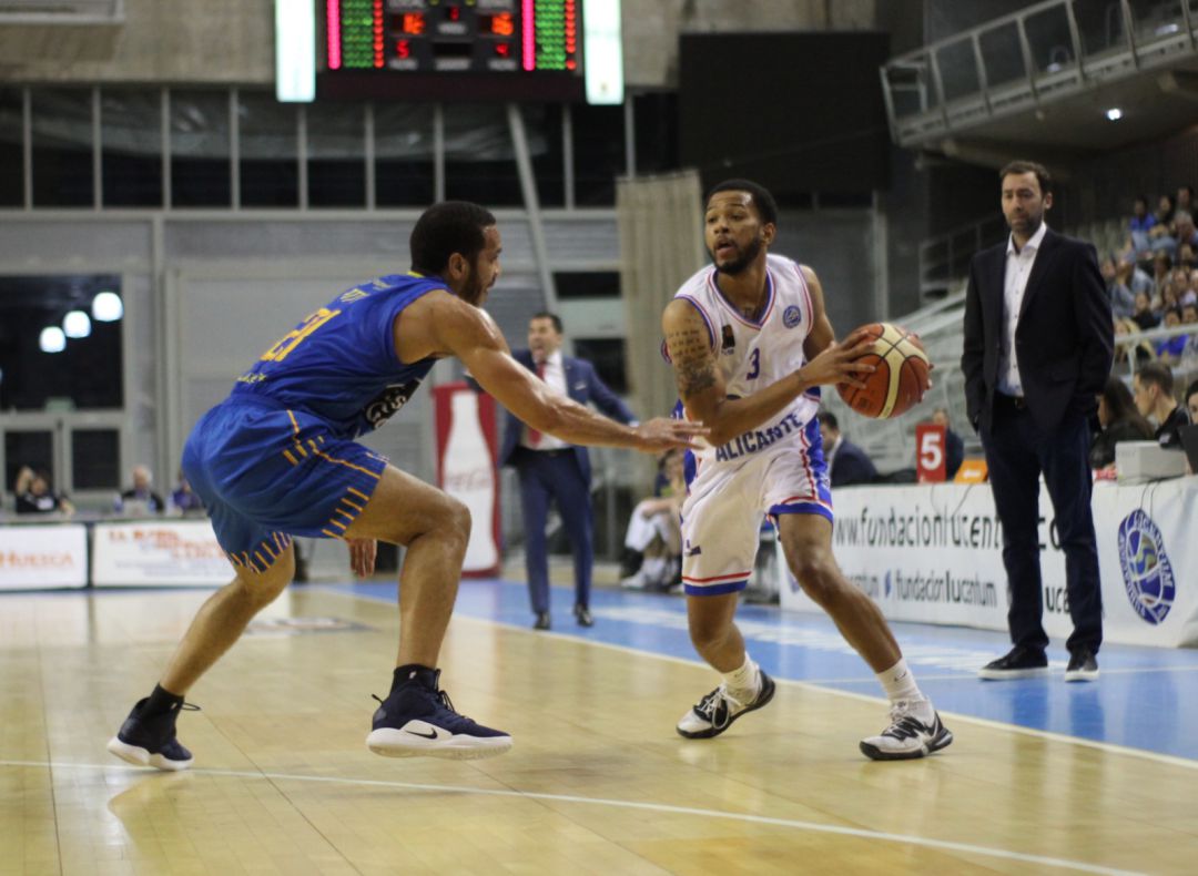 Una mala segunda parte condena al Club Ourense Baloncesto Una mala segunda parte condena al Club Ourense Baloncesto