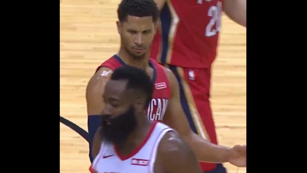 La cómica reacción de un jugador de los Pelicans tras la torpeza de James Harden