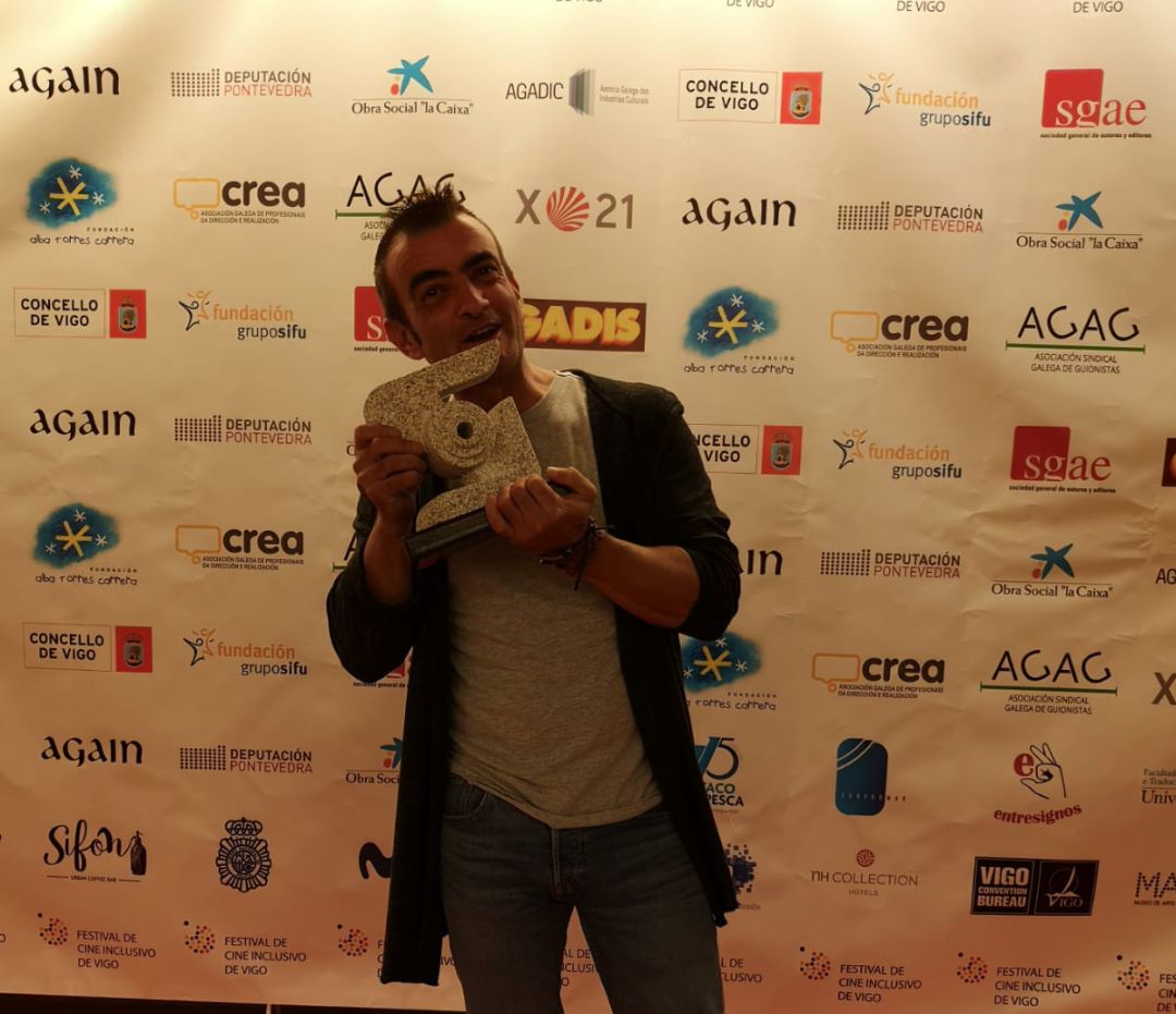 Danel Lorente, director del documental e hijo de Maribel Tellaetxe en el photocall del festival tras recoger el Premio del Público Danel Lorente, director del documental e hijo de Maribel Tellaetxe en el photocall del festival tras recoger el Premio del Público