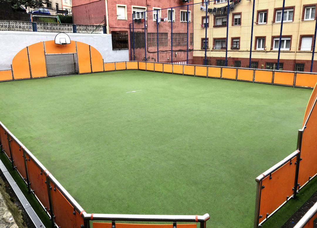 Concluye la renovación de las pistas deportivas del Grupo San Francisco, Juan XXIII y Sarruján de Carmona Concluye la renovación de las pistas deportivas del Grupo San Francisco, Juan XXIII y Sarruján de Carmona