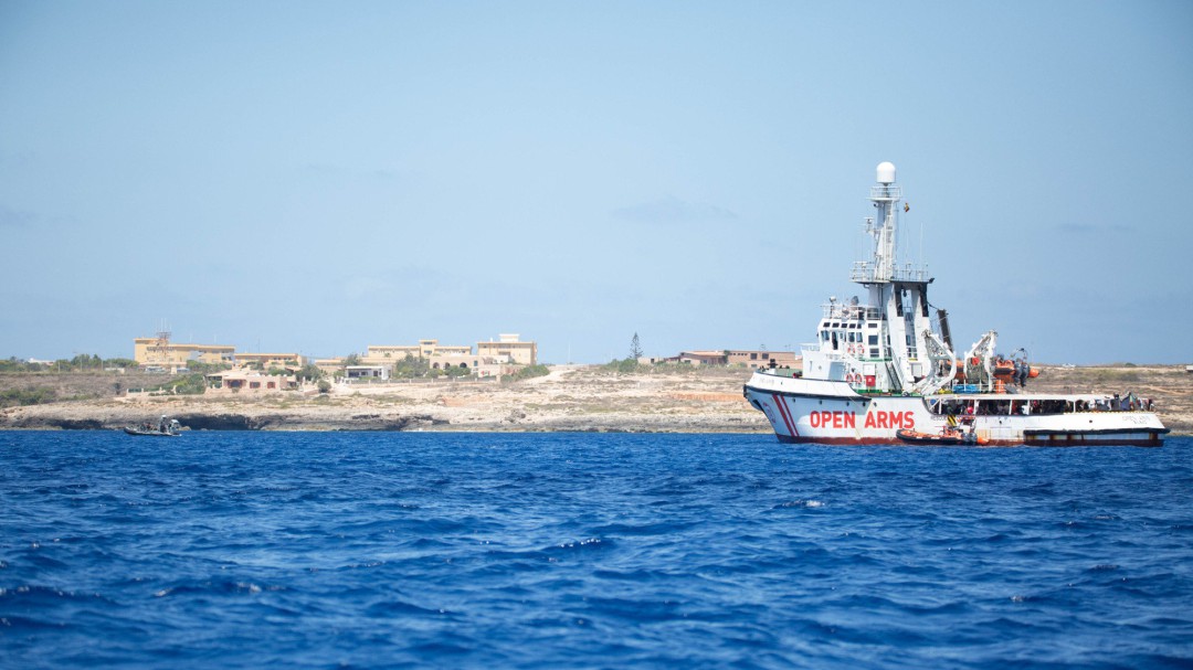 El Open Arms y otros dos barcos esperan puerto tras el rescate de 250 personas