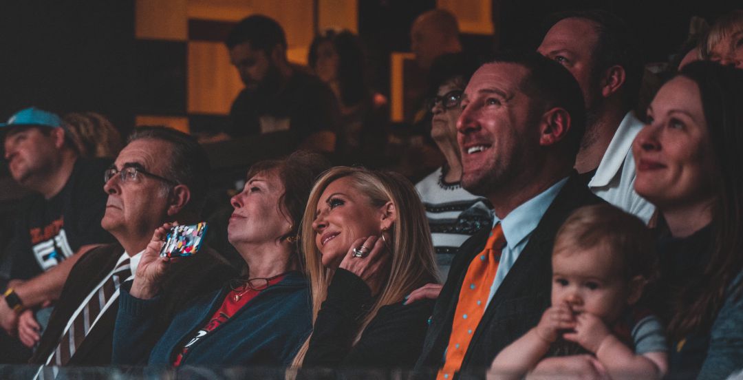 Imagen de Beth McLeod y su familia durante el vídeo homenaje de los Cavaliers Imagen de Beth McLeod y su familia durante el vídeo homenaje de los Cavaliers