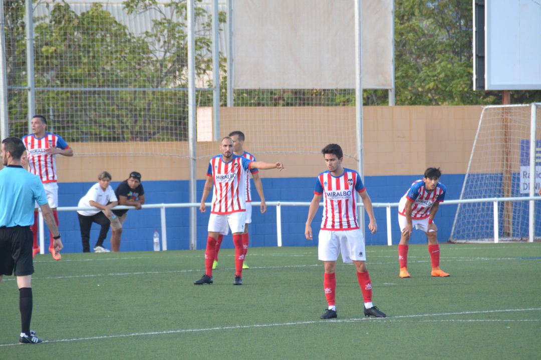 Jugadores del CD Jávea durante un partido. Jugadores del CD Jávea durante un partido.