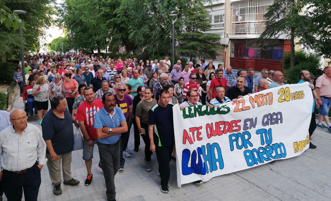 Los vecinos y vecinas se han manifestado en diversas ocasiones para reclamar un poco de atención por parte de las instituciones públicas. Los vecinos y vecinas se han manifestado en diversas ocasiones para reclamar un poco de atención por parte de las instituciones públicas.