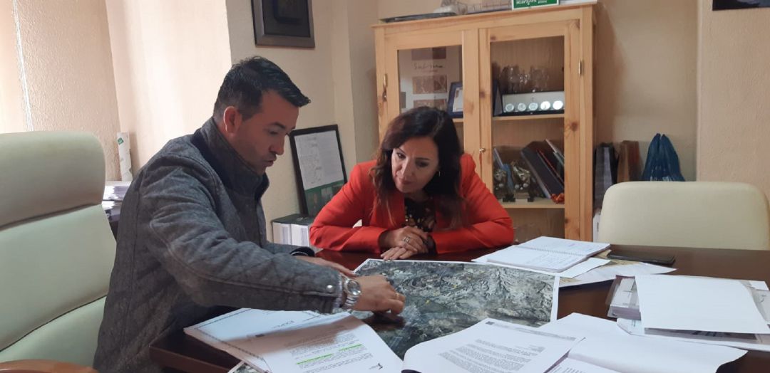 Momento de la reunión de alclade, Ángel Padilla, y subdelegada, Catalina Madueño Momento de la reunión de alclade, Ángel Padilla, y subdelegada, Catalina Madueño
