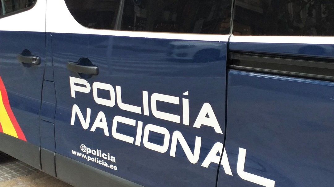 Dos Policías salvan a una mujer de morir atragantada con un caramelo