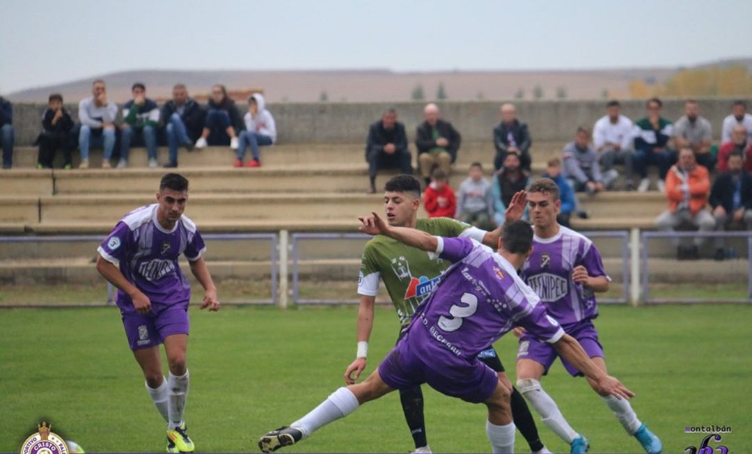 Un momento del encuentro jugado este domingo Un momento del encuentro jugado este domingo