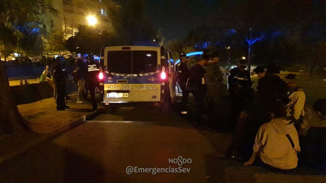 Actuación de la policía local durante el fin de semana contra el consumo de alcohol en la calle Actuación de la policía local durante el fin de semana contra el consumo de alcohol en la calle