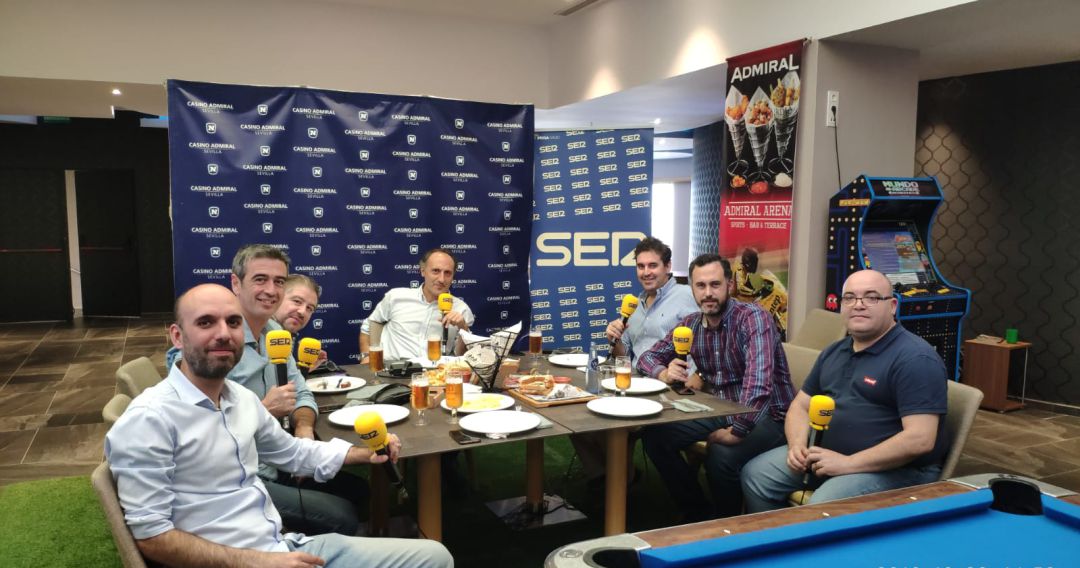 De izquierda a derecha, José María López, Manolo Aguilar, Fran Ronquillo, Santiago Ortega, Florencio Ordóñez, Gabriel Galán y Javier León De izquierda a derecha, José María López, Manolo Aguilar, Fran Ronquillo, Santiago Ortega, Florencio Ordóñez, Gabriel Galán y Javier León