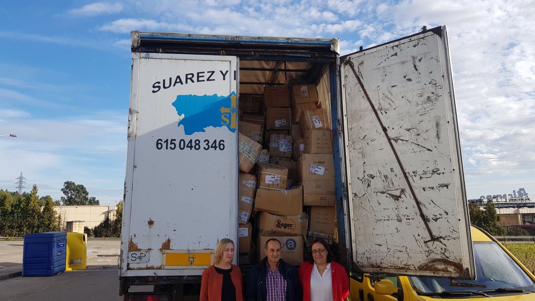 De izquierda a derecha: Beatriz Coto, Agencia Asturiana de Cooperación al Desarrollo; Alberto Suárez, Asociación Asturiana de Solidaridad con el Pueblo Saharaui y Natalia González, concejala de Bienestar Social y Derechos De izquierda a derecha: Beatriz Coto, Agencia Asturiana de Cooperación al Desarrollo; Alberto Suárez, Asociación Asturiana de Solidaridad con el Pueblo Saharaui y Natalia González, concejala de Bienestar Social y Derechos