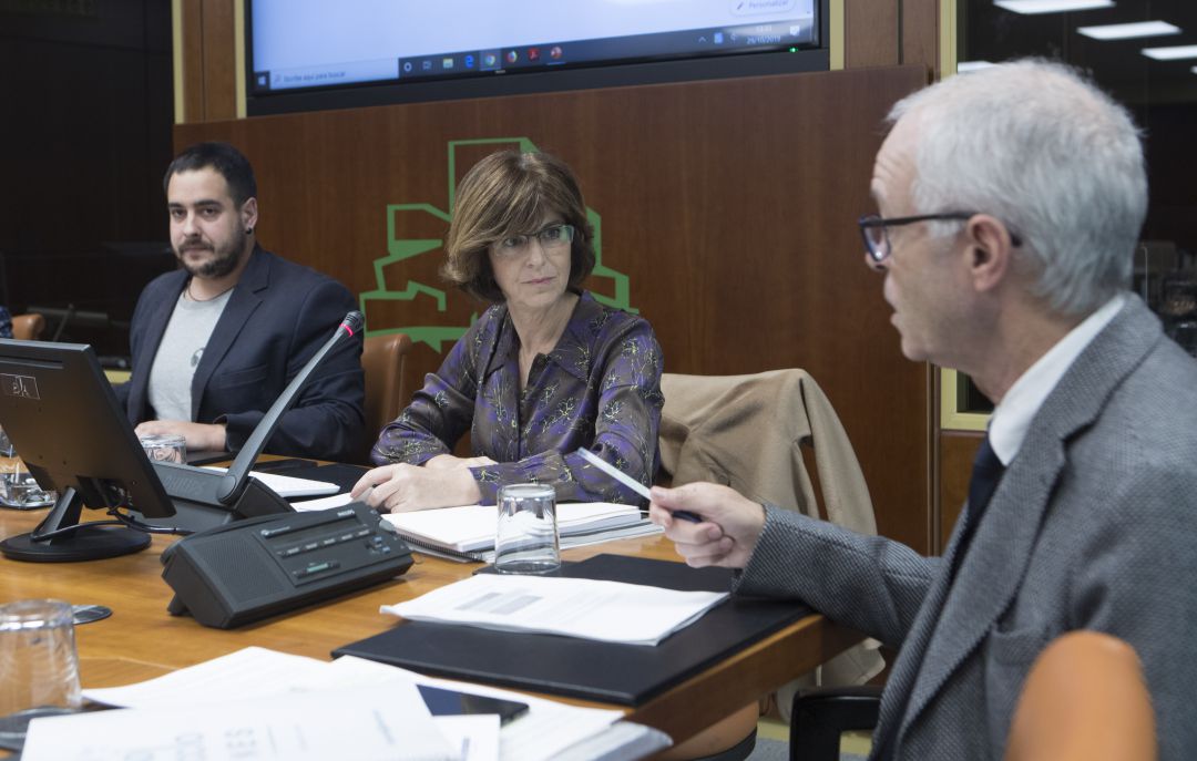 El Gobierno busca eliminar el tabaco de los accesos a los colegios El Gobierno busca eliminar el tabaco de los accesos a los colegios