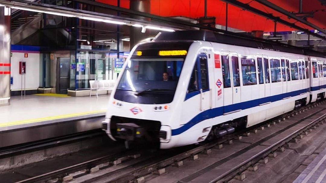 Metro de Madrid abrirá hasta las 2.30 horas los fines de semana en 2020 Metro de Madrid abrirá hasta las 2.30 horas los fines de semana en 2020