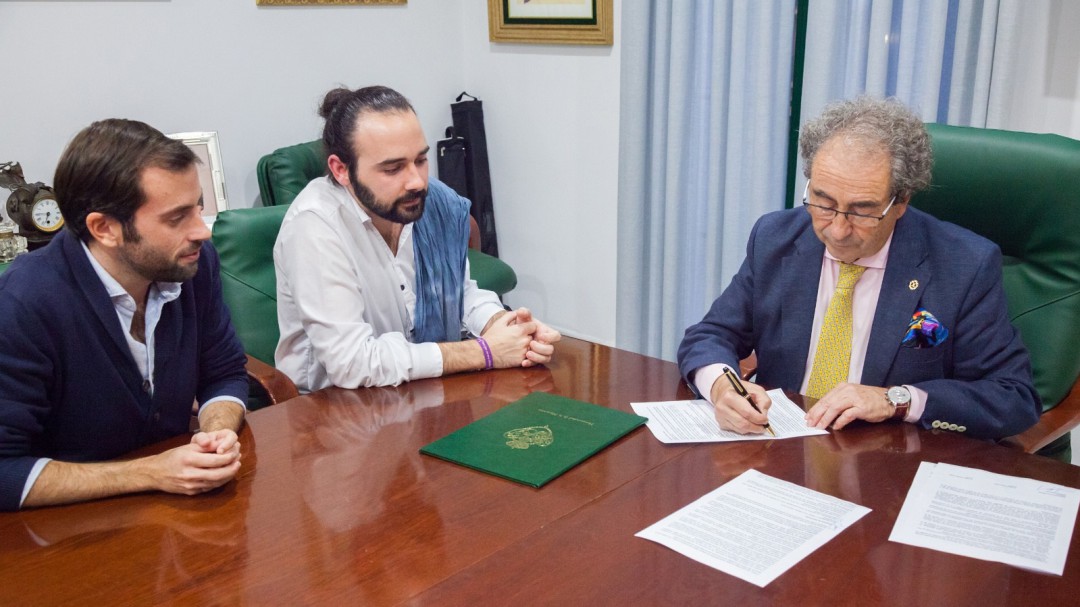 La Macarena asegura su patrimonio textil