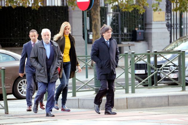 La llegada de Carles Puigdemont a los juzgados, acompañado de Jami Matamala, empresario y amigo del expresident catalán. La llegada de Carles Puigdemont a los juzgados, acompañado de Jami Matamala, empresario y amigo del expresident catalán.