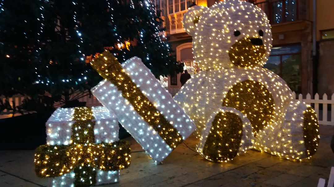 Adornos navideños en Oviedo. Adornos navideños en Oviedo.